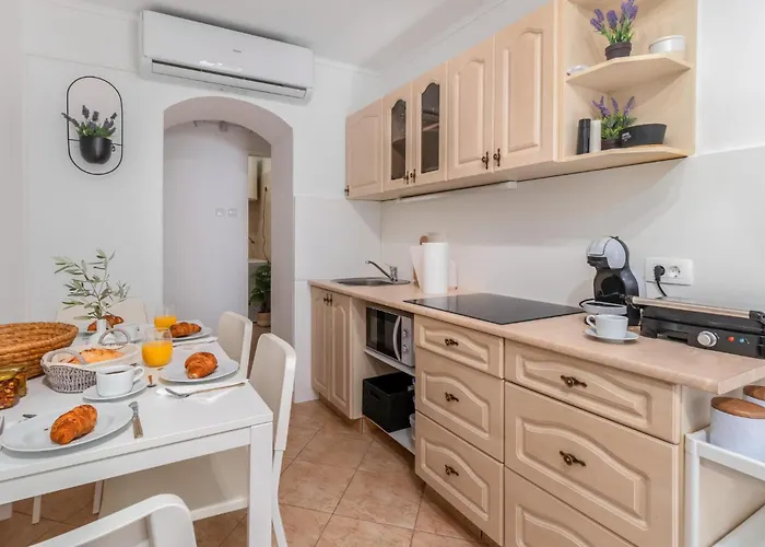Vikendica 3 Bedroom Amazing In Kraljevica